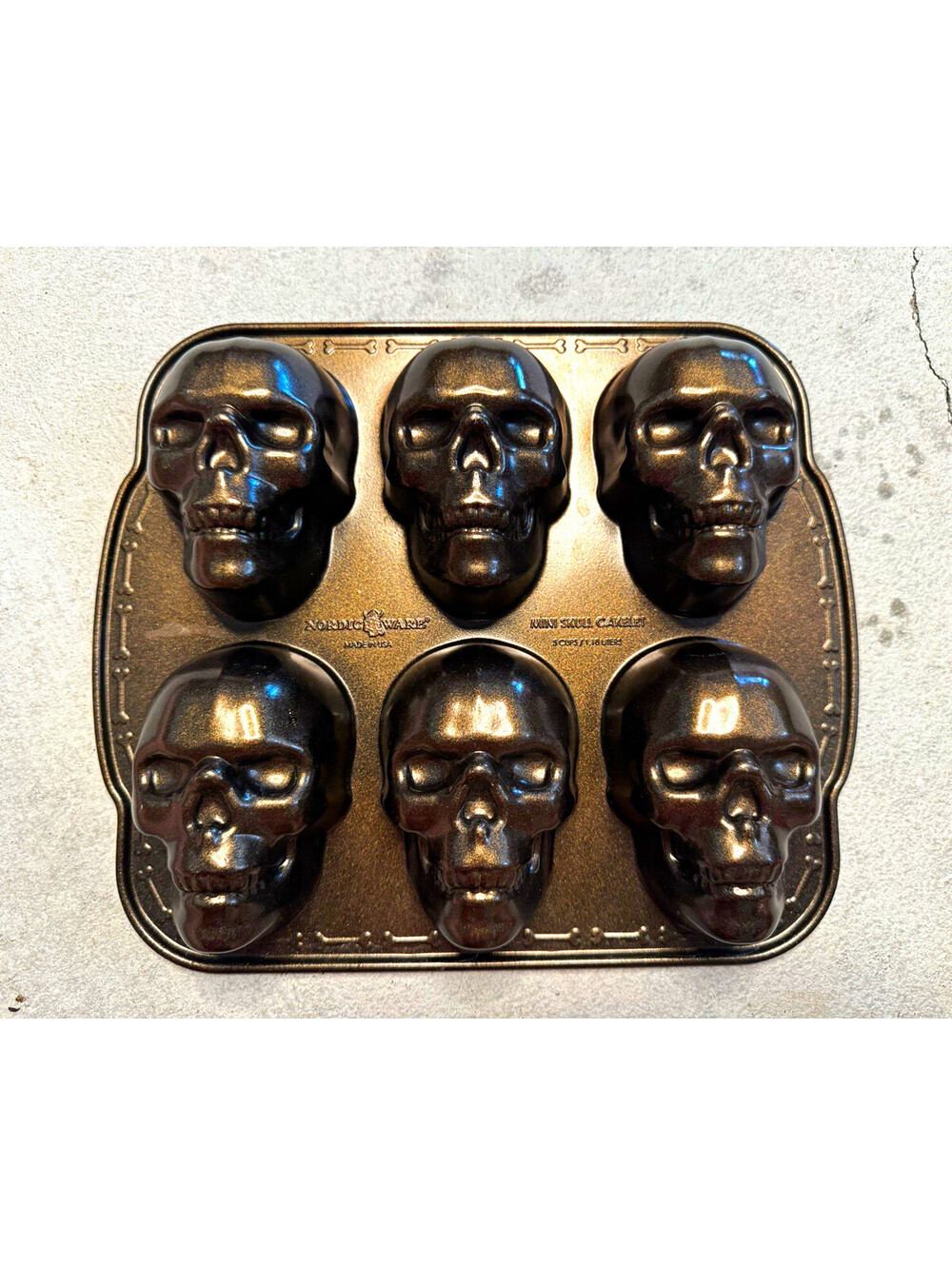 Nordic Ware Mini Skull Cakelet Pan 6-Cavity Nonstick Black Aluminum
